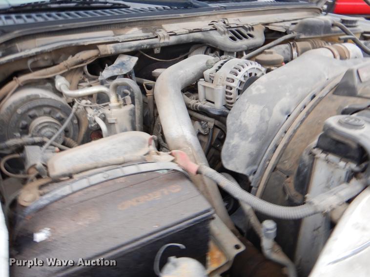 image for item EJ9915 2004 Ford F350 Super Duty SuperCab flatbed pickup truck