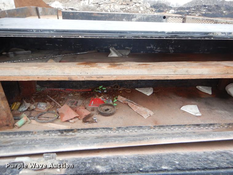 image for item EJ9915 2004 Ford F350 Super Duty SuperCab flatbed pickup truck