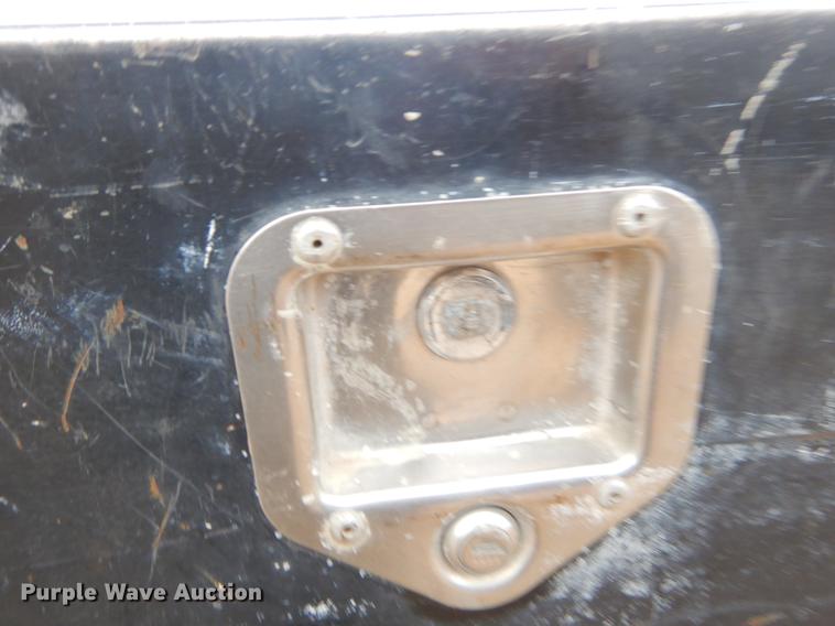 image for item EJ9915 2004 Ford F350 Super Duty SuperCab flatbed pickup truck