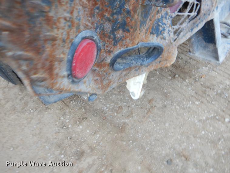 image for item EJ9915 2004 Ford F350 Super Duty SuperCab flatbed pickup truck