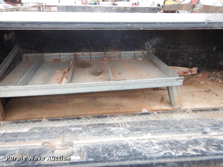 image for item EJ9915 2004 Ford F350 Super Duty SuperCab flatbed pickup truck