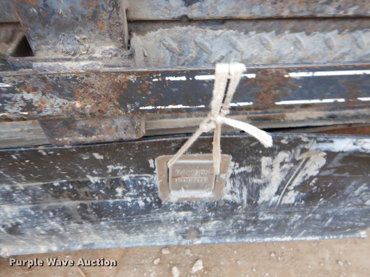 image for item EJ9915 2004 Ford F350 Super Duty SuperCab flatbed pickup truck