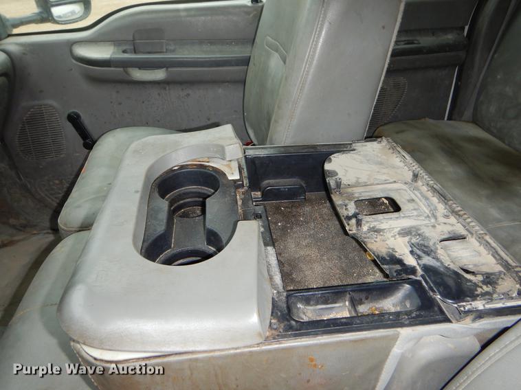 image for item EJ9915 2004 Ford F350 Super Duty SuperCab flatbed pickup truck