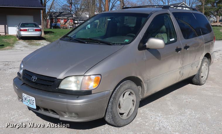 image for item EL9255 2002 Toyota Sienna XLE van