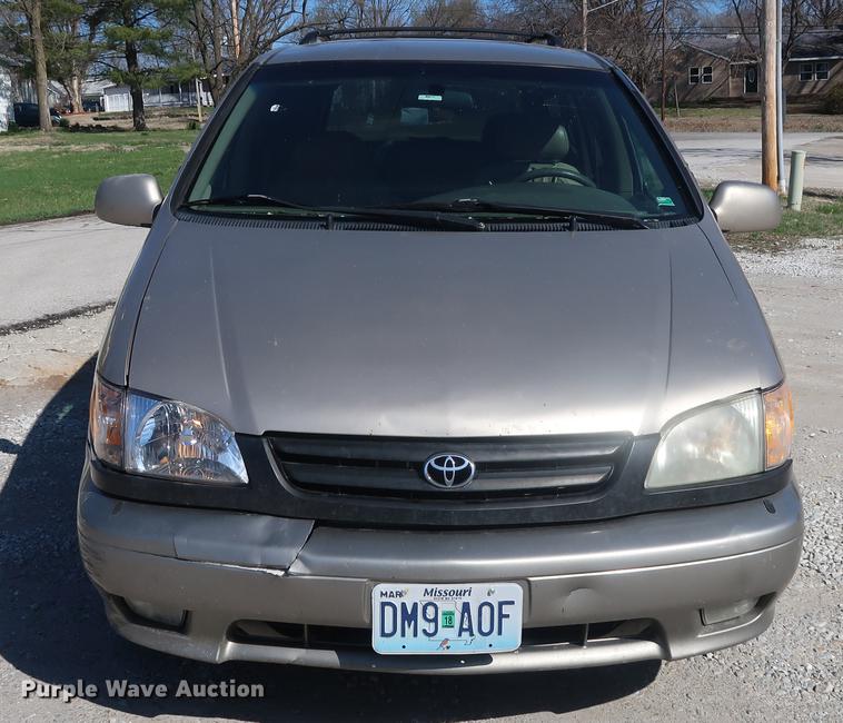 image for item EL9255 2002 Toyota Sienna XLE van