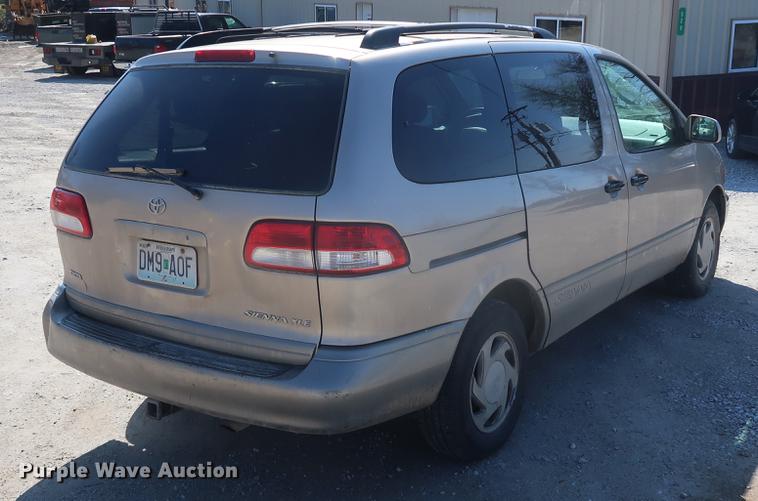 image for item EL9255 2002 Toyota Sienna XLE van
