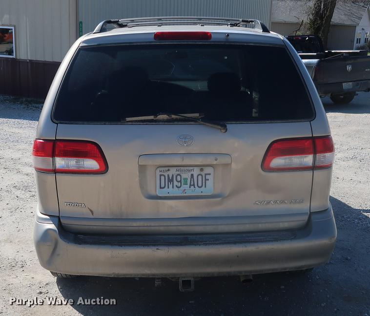 image for item EL9255 2002 Toyota Sienna XLE van