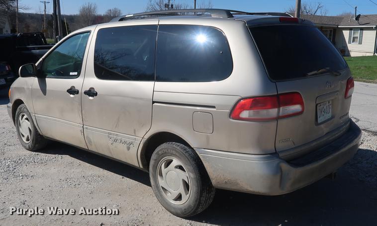 image for item EL9255 2002 Toyota Sienna XLE van
