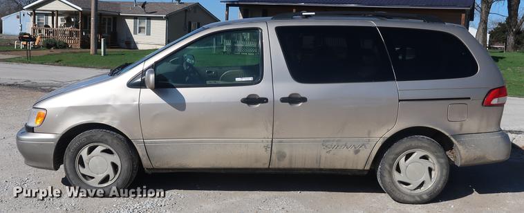 image for item EL9255 2002 Toyota Sienna XLE van
