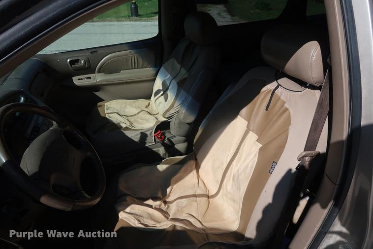 image for item EL9255 2002 Toyota Sienna XLE van