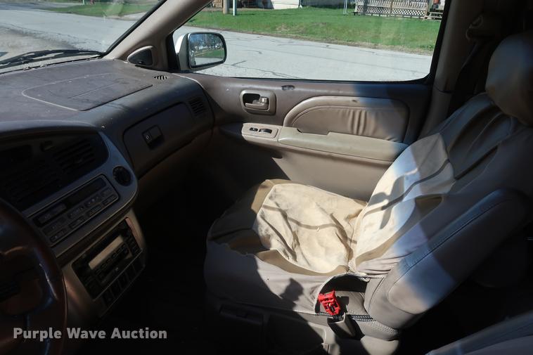 image for item EL9255 2002 Toyota Sienna XLE van