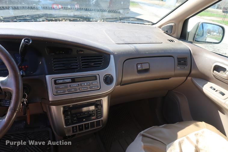 image for item EL9255 2002 Toyota Sienna XLE van