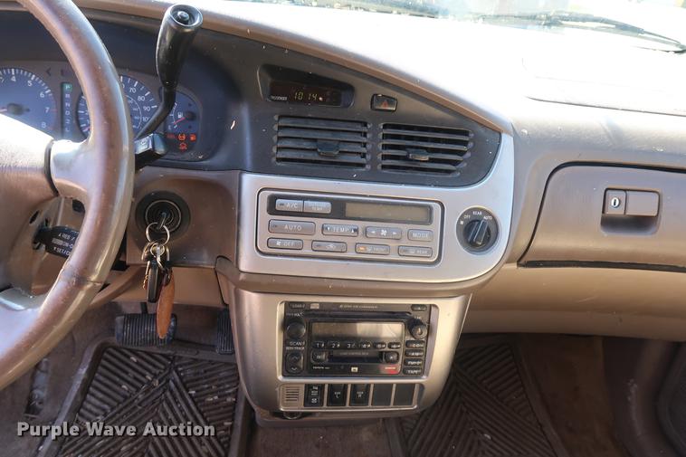 image for item EL9255 2002 Toyota Sienna XLE van