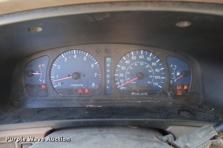 image for item EL9255 2002 Toyota Sienna XLE van