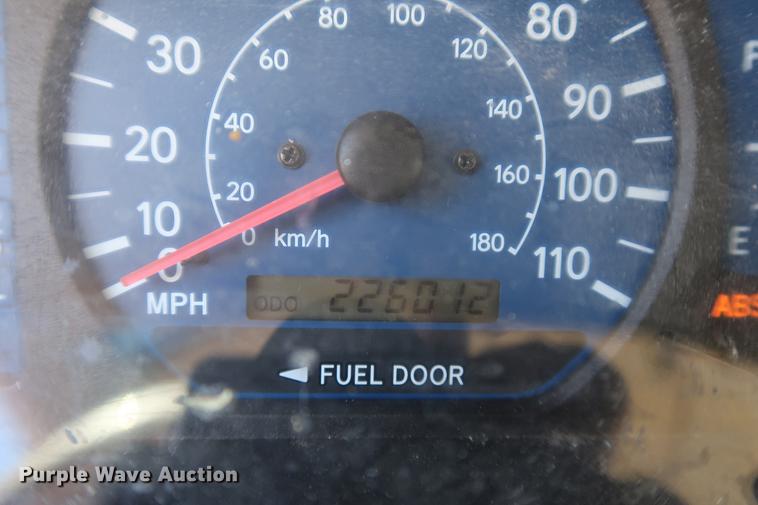 image for item EL9255 2002 Toyota Sienna XLE van