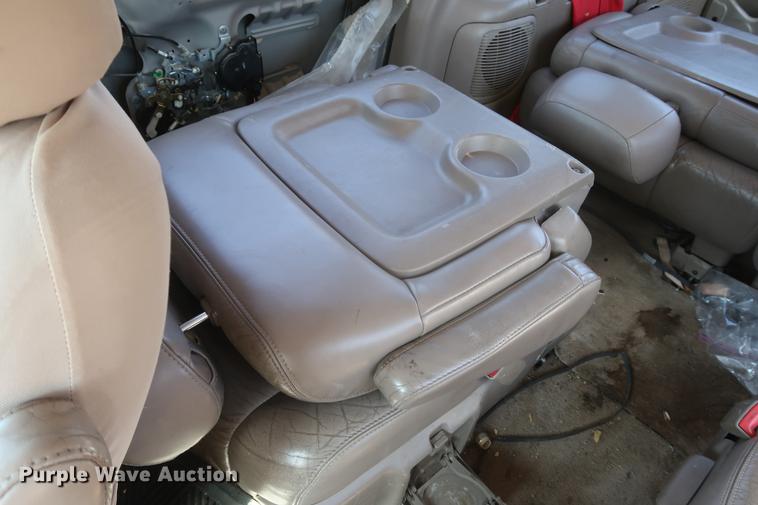 image for item EL9255 2002 Toyota Sienna XLE van