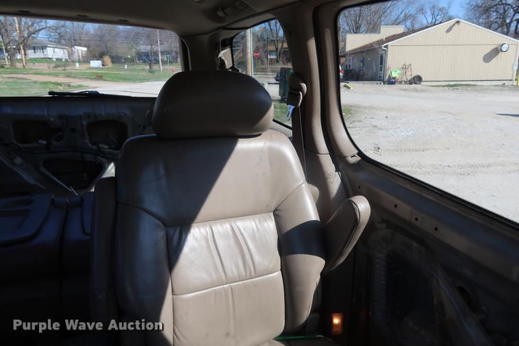 image for item EL9255 2002 Toyota Sienna XLE van