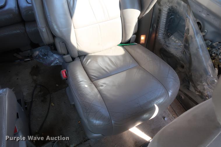 image for item EL9255 2002 Toyota Sienna XLE van