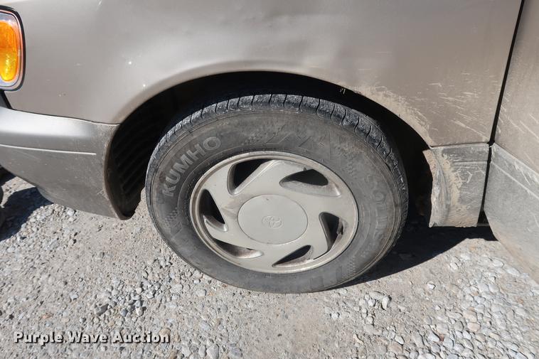 image for item EL9255 2002 Toyota Sienna XLE van