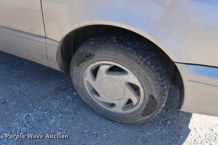 image for item EL9255 2002 Toyota Sienna XLE van