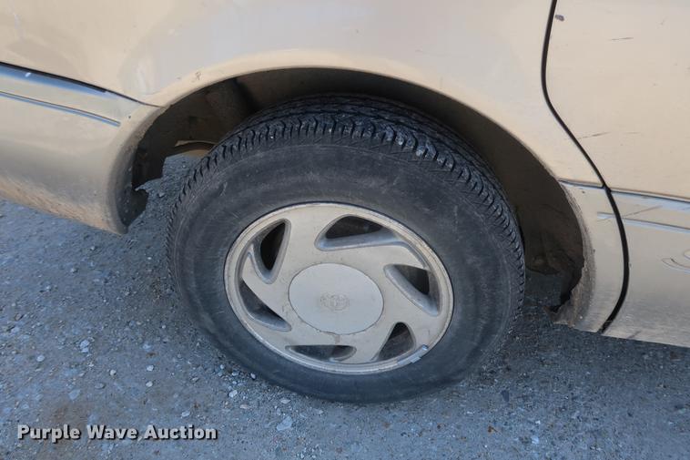 image for item EL9255 2002 Toyota Sienna XLE van