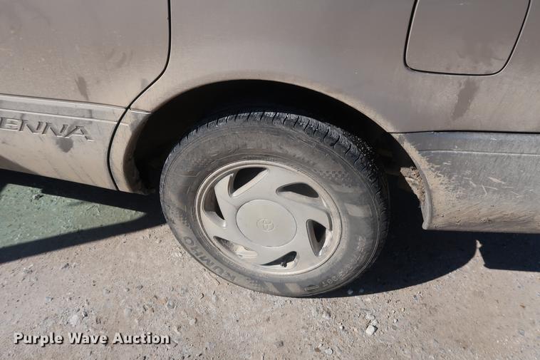 image for item EL9255 2002 Toyota Sienna XLE van