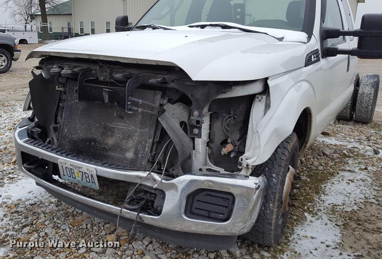 image for item EL9263 2012 Ford F350 Super Duty SuperCab pickup truck cab and chassis