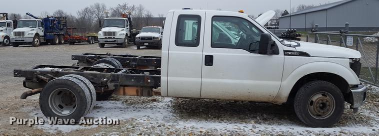 image for item EL9263 2012 Ford F350 Super Duty SuperCab pickup truck cab and chassis