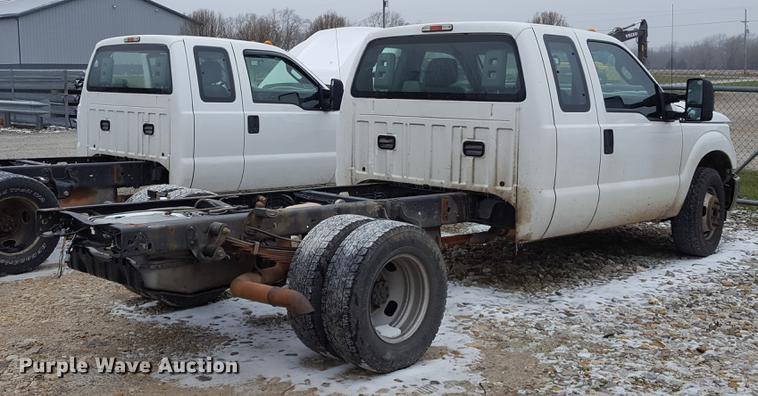 image for item EL9263 2012 Ford F350 Super Duty SuperCab pickup truck cab and chassis