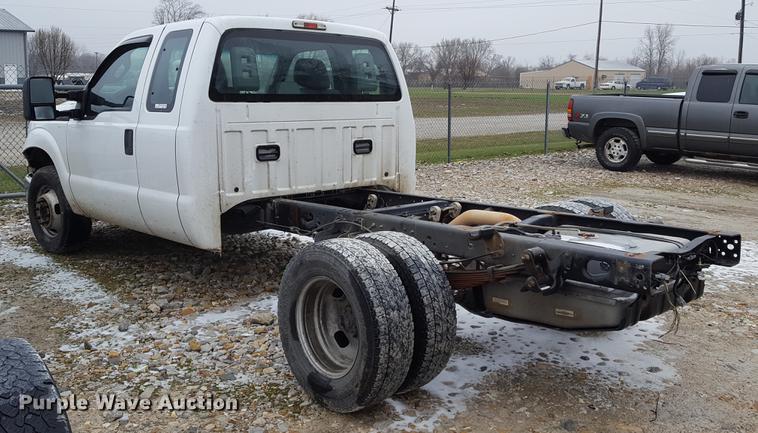 image for item EL9263 2012 Ford F350 Super Duty SuperCab pickup truck cab and chassis