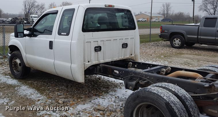 image for item EL9263 2012 Ford F350 Super Duty SuperCab pickup truck cab and chassis