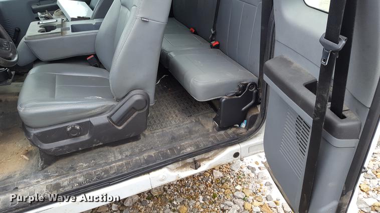 image for item EL9263 2012 Ford F350 Super Duty SuperCab pickup truck cab and chassis