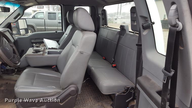 image for item EL9263 2012 Ford F350 Super Duty SuperCab pickup truck cab and chassis