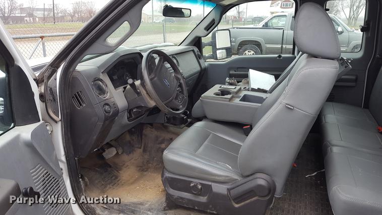 image for item EL9263 2012 Ford F350 Super Duty SuperCab pickup truck cab and chassis