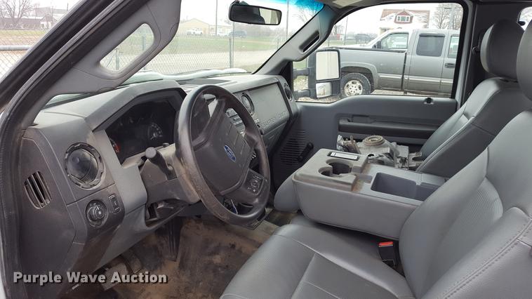 image for item EL9263 2012 Ford F350 Super Duty SuperCab pickup truck cab and chassis