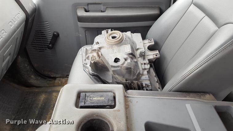 image for item EL9263 2012 Ford F350 Super Duty SuperCab pickup truck cab and chassis