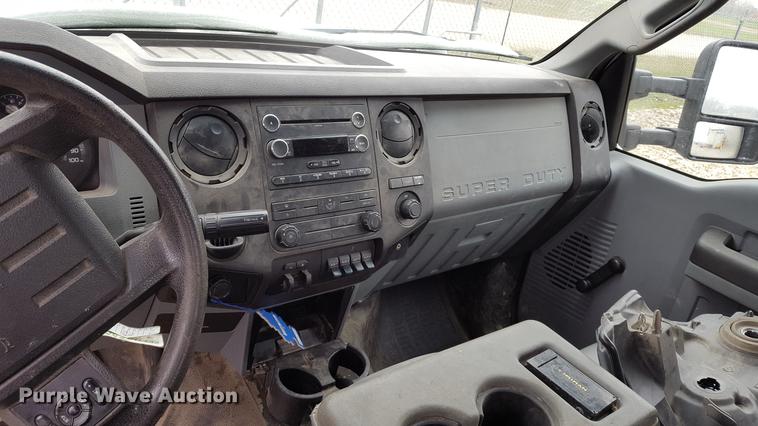 image for item EL9263 2012 Ford F350 Super Duty SuperCab pickup truck cab and chassis