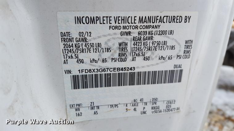 image for item EL9263 2012 Ford F350 Super Duty SuperCab pickup truck cab and chassis