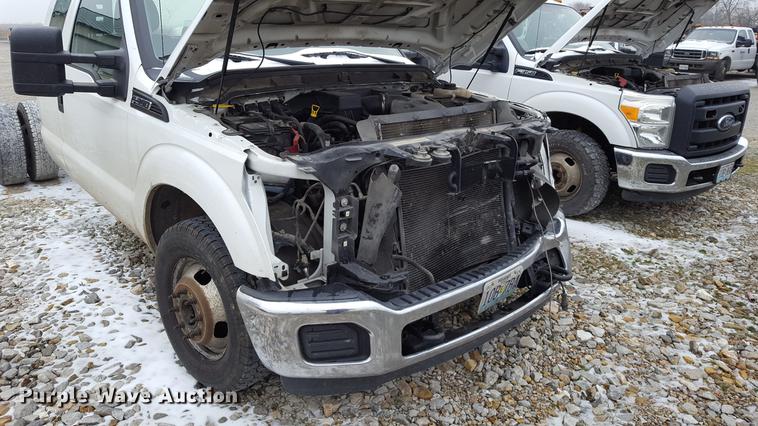 image for item EL9263 2012 Ford F350 Super Duty SuperCab pickup truck cab and chassis