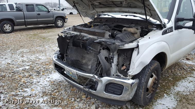 image for item EL9263 2012 Ford F350 Super Duty SuperCab pickup truck cab and chassis