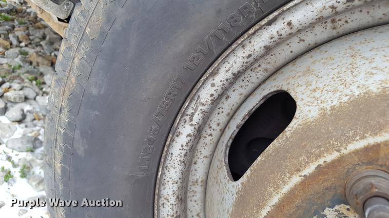 image for item EL9263 2012 Ford F350 Super Duty SuperCab pickup truck cab and chassis