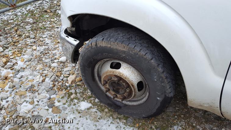 image for item EL9263 2012 Ford F350 Super Duty SuperCab pickup truck cab and chassis