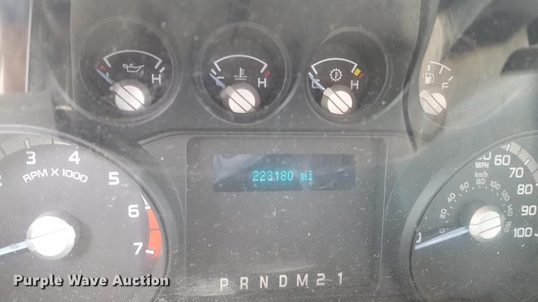 image for item EL9263 2012 Ford F350 Super Duty SuperCab pickup truck cab and chassis