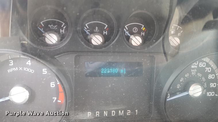 image for item EL9263 2012 Ford F350 Super Duty SuperCab pickup truck cab and chassis