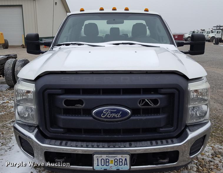 image for item EL9264 2012 Ford F350 Super Duty SuperCab pickup truck cab and chassis