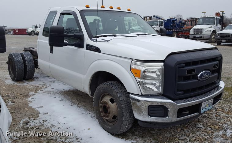 image for item EL9264 2012 Ford F350 Super Duty SuperCab pickup truck cab and chassis