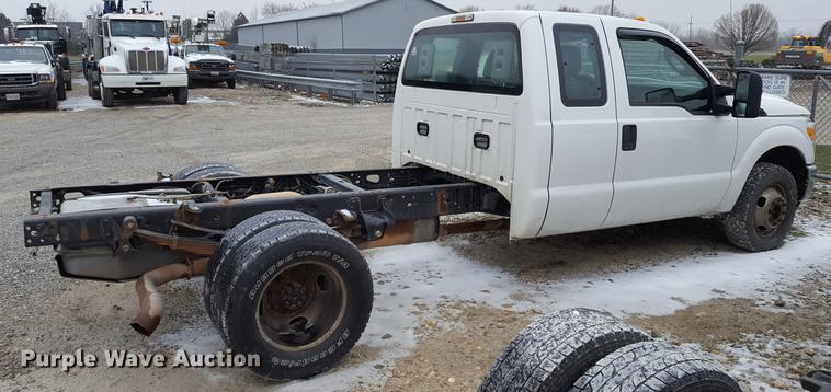 image for item EL9264 2012 Ford F350 Super Duty SuperCab pickup truck cab and chassis