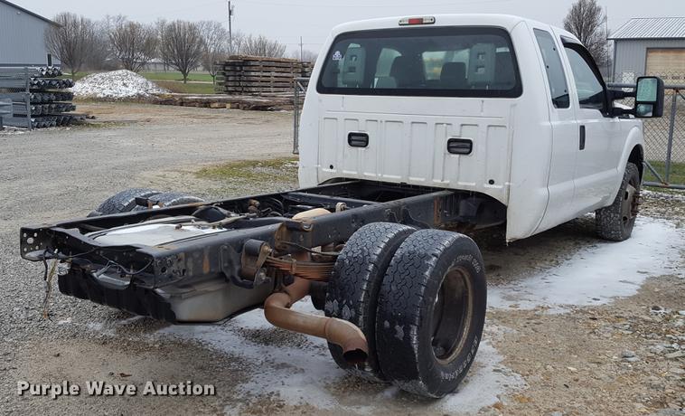 image for item EL9264 2012 Ford F350 Super Duty SuperCab pickup truck cab and chassis