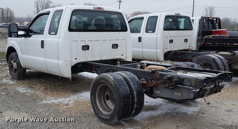 image for item EL9264 2012 Ford F350 Super Duty SuperCab pickup truck cab and chassis