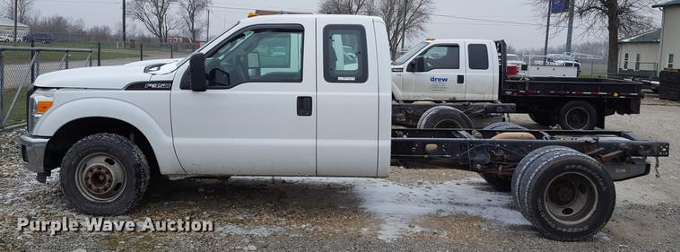 image for item EL9264 2012 Ford F350 Super Duty SuperCab pickup truck cab and chassis